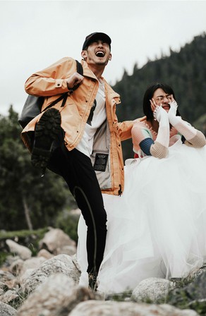 【橘黄冲锋衣--为爱冲锋】