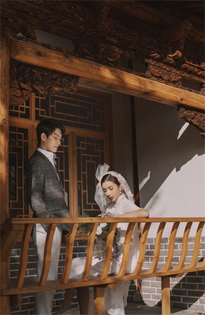 客片大赏--【我靠在墙上 而你走近 后来 窗外就有了月亮】